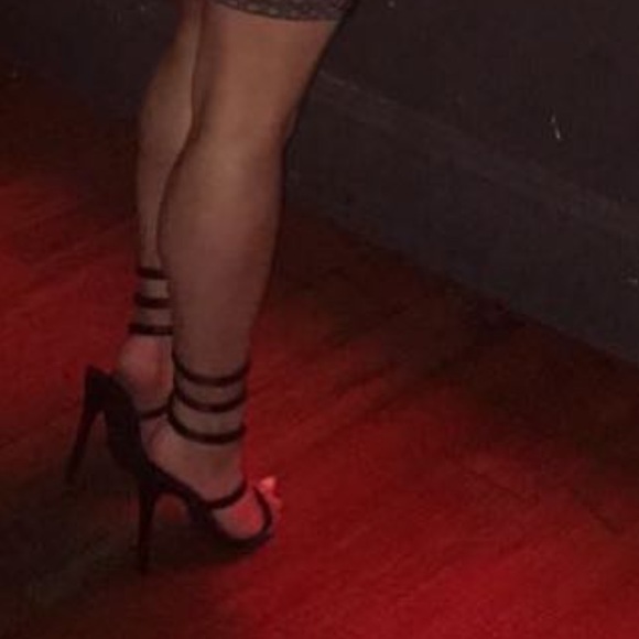 Black heels - Picture 3 of 3